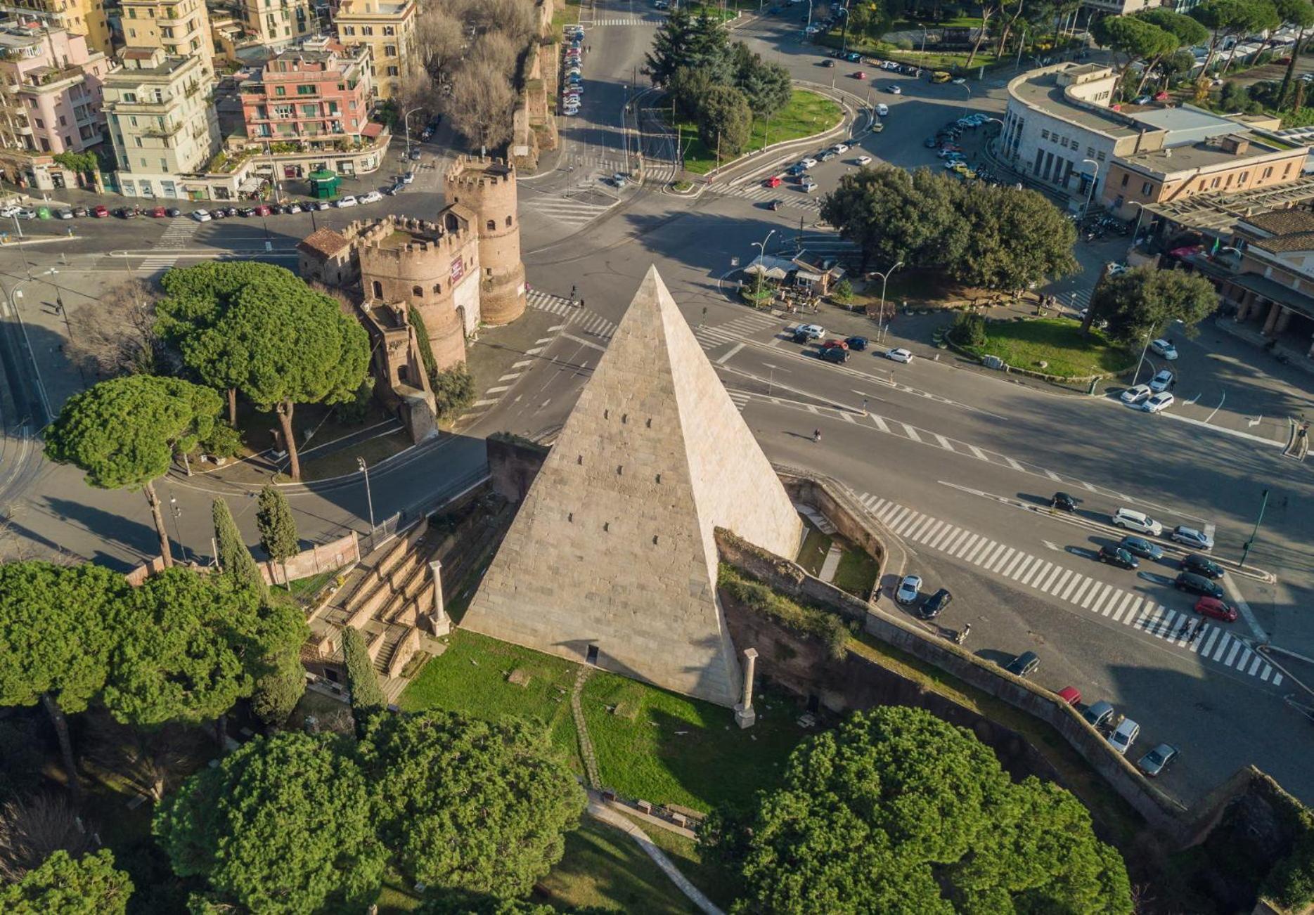רומא Piramide Deluxe Apartment מראה חיצוני תמונה